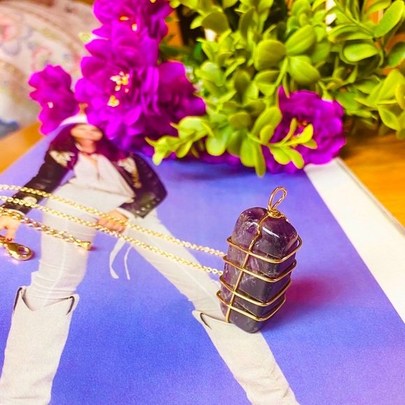 💜PENDANT 💜AMETHYST CRYSTAL wire wrapped GOLD - Picture 3 of 7
